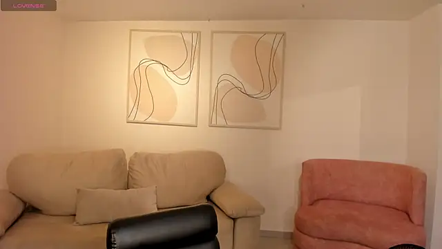 NiaSalvatore online show from 11, 4, 2026