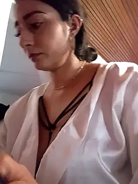 BELLA--26 online show from 5, 2, 2025