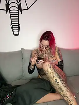 Mia-Fuchs online show from 16, 2, 2025