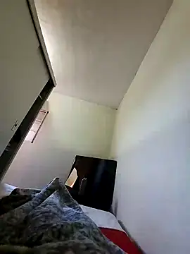 manterei2 online show from 10, 1, 2025