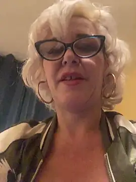 Snapshot of MarylinMoore chatting on 2, 1, 2025 MarylinMoore online show from 2, 1, 2025