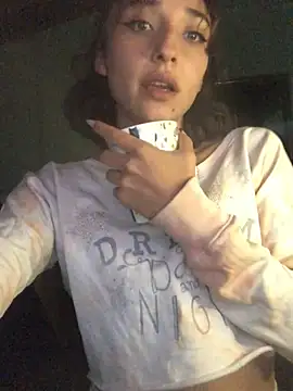 Snapshot of NickiYoung chatting on 28, 1, 2025 NickiYoung online show from 28, 1, 2025