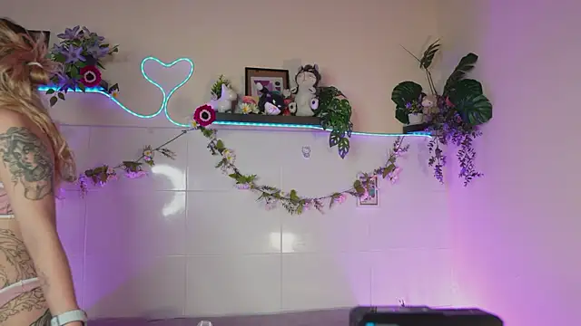 Snapshot of bri_cullen chatting on 11, 9, 2025 bri cullen online show from 11, 9, 2025