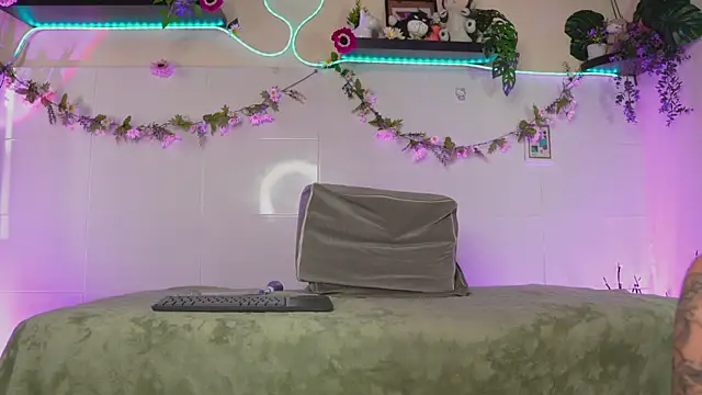 Snapshot of bri_cullen chatting on 16, 9, 2025 bri cullen online show from 16, 9, 2025