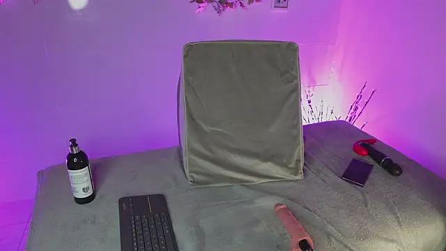 Snapshot of bri_cullen chatting on 25, 9, 2025 bri cullen online show from 25, 9, 2025