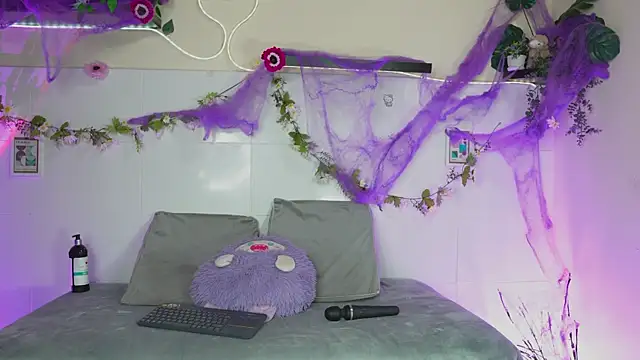 Snapshot of bri_cullen chatting on 24, 10, 2025 bri cullen online show from 24, 10, 2025