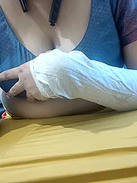 Snapshot of mallupriyapriya chatting on 24, 9, 2025 mallupriyapriya online show from 24, 9, 2025