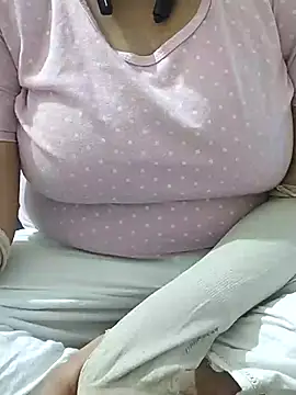 Snapshot of mallupriyapriya chatting on 3, 11, 2025 mallupriyapriya online show from 3, 11, 2025