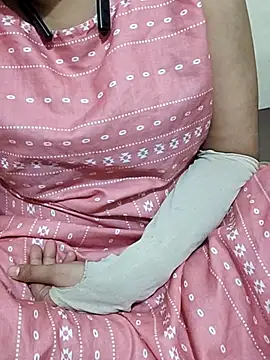 Snapshot of mallupriyapriya chatting on 24, 11, 2025 mallupriyapriya online show from 24, 11, 2025