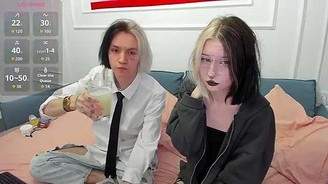Snapshot of VeryRare_TwinS chatting on 5, 5, 2026 VeryRare TwinS online show from 5, 5, 2026