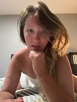 Snapshot of SunshineMarie chatting on 11, 11, 2025 SunshineMarie online show from 11, 11, 2025