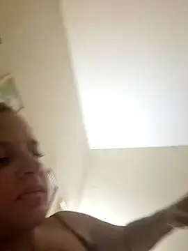 AliceRuivinha2 online show from 24, 10, 2025