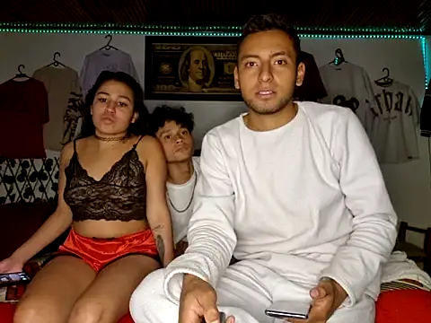 Snapshot of MILLER-LOVE chatting on 4, 1, 2025 MILLER-LOVE online show from 4, 1, 2025