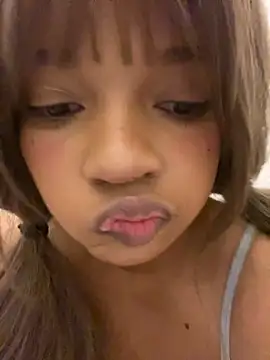 Snapshot of AwkwardJasminee chatting on 26, 11, 2025 AwkwardJasminee online show from 26, 11, 2025