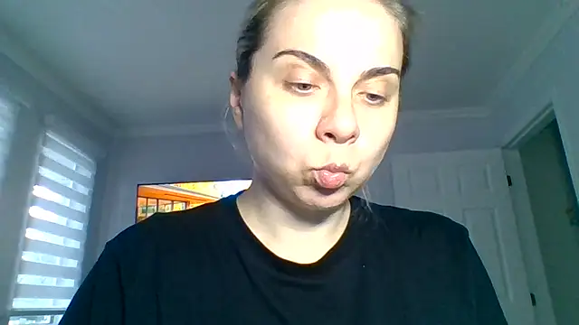 Snapshot of HappyIva chatting on 30, 9, 2025 HappyIva online show from 30, 9, 2025
