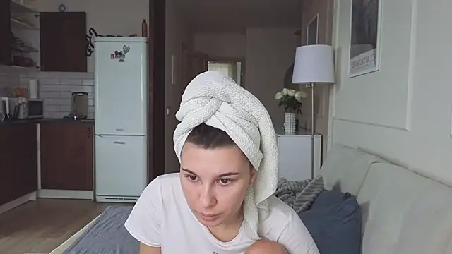 KristineEsme online show from 30, 10, 2025