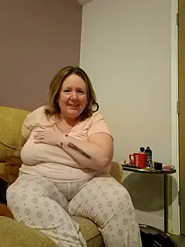 curvy girl71 online show from 6, 1, 2025