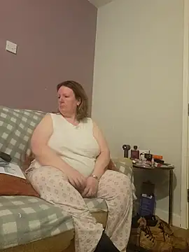 curvy girl71 online show from 28, 2, 2025