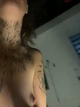 Izy cute  online show from 2, 2, 2025