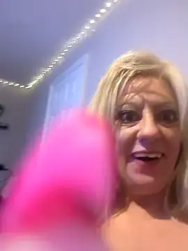 Snapshot of ImogenBrooke chatting on 6, 10, 2025 ImogenBrooke online show from 6, 10, 2025