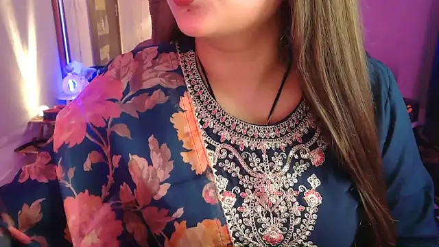 Snapshot of Mitikaa chatting on 4, 5, 2026 Mitikaa online show from 4, 5, 2026