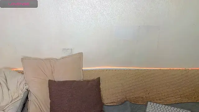 emilytrays online show from 3, 2, 2026