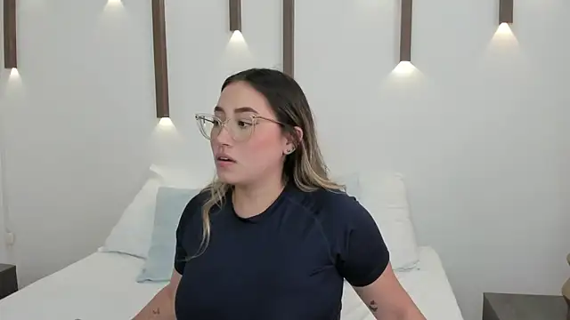 Snapshot of antonella_cutie_ chatting on 20, 1, 2025 antonella cutie online show from 20, 1, 2025