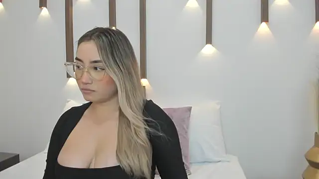 Snapshot of antonella_cutie_ chatting on 10, 2, 2025 antonella cutie online show from 10, 2, 2025