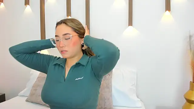 Snapshot of antonella_cutie_ chatting on 3, 3, 2025 antonella cutie online show from 3, 3, 2025
