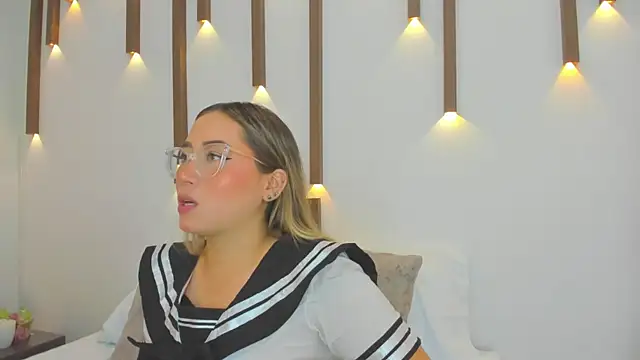 Snapshot of antonella_cutie_ chatting on 8, 3, 2025 antonella cutie online show from 8, 3, 2025