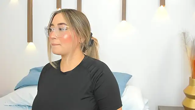 Snapshot of antonella_cutie_ chatting on 15, 3, 2025 antonella cutie online show from 15, 3, 2025