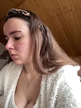 Snapshot of mewKate chatting on 8, 4, 2026 mewKate online show from 8, 4, 2026