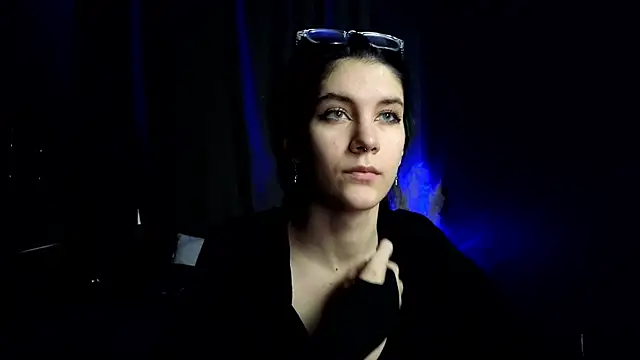 Snapshot of Hyeon_Jin chatting on 4, 3, 2025 Hyeon Jin online show from 4, 3, 2025