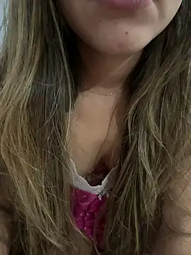 Snapshot of LuizaDiaz chatting on 15, 10, 2025 LuizaDiaz online show from 15, 10, 2025