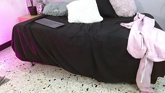 Charlot Vega  online show from 26, 2, 2025