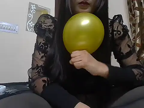 Snapshot of karishma_kappur chatting on 21, 1, 2025 karishma kappur online show from 21, 1, 2025