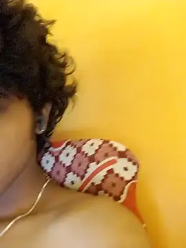 Snapshot of CosmicEmuu chatting on 11, 1, 2025 CosmicEmuu online show from 11, 1, 2025