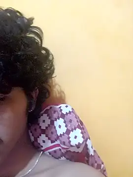 Snapshot of CosmicEmuu chatting on 12, 1, 2025 CosmicEmuu online show from 12, 1, 2025