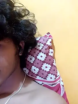 Snapshot of CosmicEmuu chatting on 27, 2, 2025 CosmicEmuu online show from 27, 2, 2025