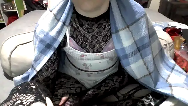 Snapshot of AverageRose chatting on 16, 3, 2025 AverageRose online show from 16, 3, 2025