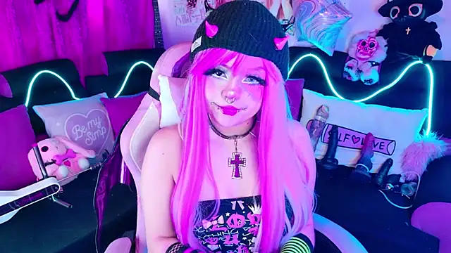 Snapshot of LaytonBox chatting on 14, 9, 2025 LaytonBox online show from 14, 9, 2025