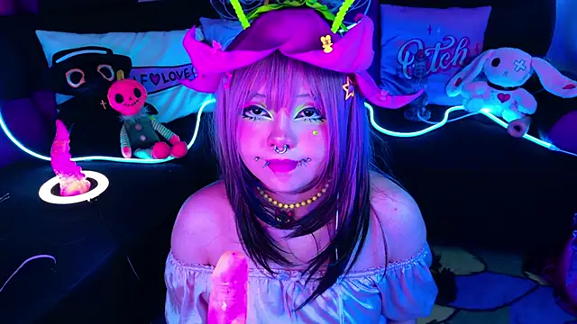 Snapshot of LaytonBox chatting on 3, 10, 2025 LaytonBox online show from 3, 10, 2025