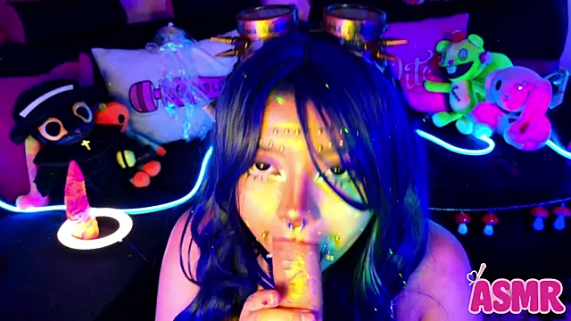 Snapshot of LaytonBox chatting on 25, 10, 2025 LaytonBox online show from 25, 10, 2025