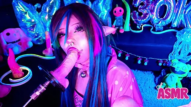 Snapshot of LaytonBox chatting on 14, 11, 2025 LaytonBox online show from 14, 11, 2025