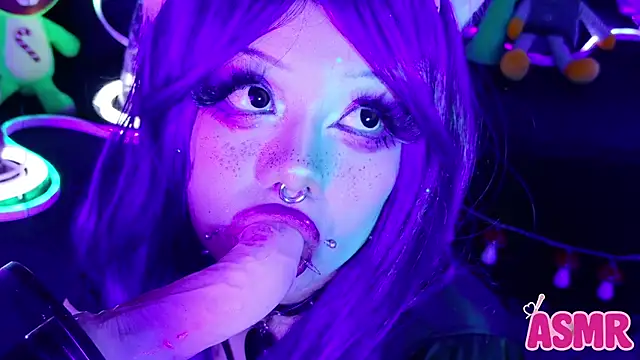 Snapshot of LaytonBox chatting on 22, 11, 2025 LaytonBox online show from 22, 11, 2025