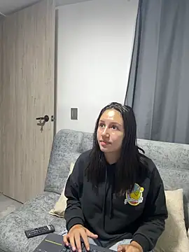 Jullya x online show from 13, 4, 2026