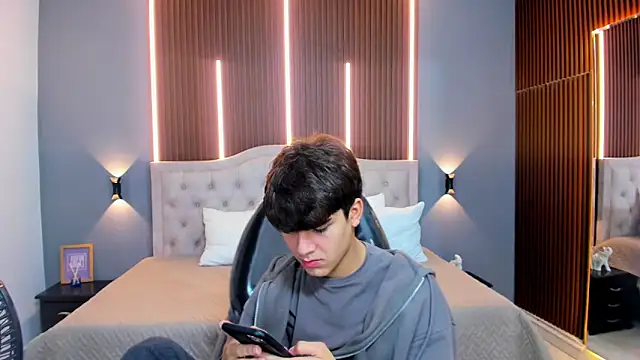 Tommy18   online show from 3, 10, 2025