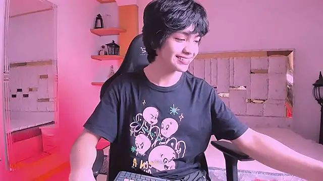 AllanYong18 online show from 28, 2, 2025