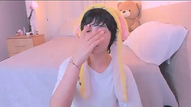 AllanYong18 online show from 10, 10, 2025