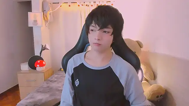 AllanYong18 online show from 4, 4, 2026